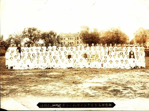 C:\Users\Administrator\Desktop\(1)1910年郵傳部高等實業學堂附屬小學堂庚戌級暑假合影.jpg
